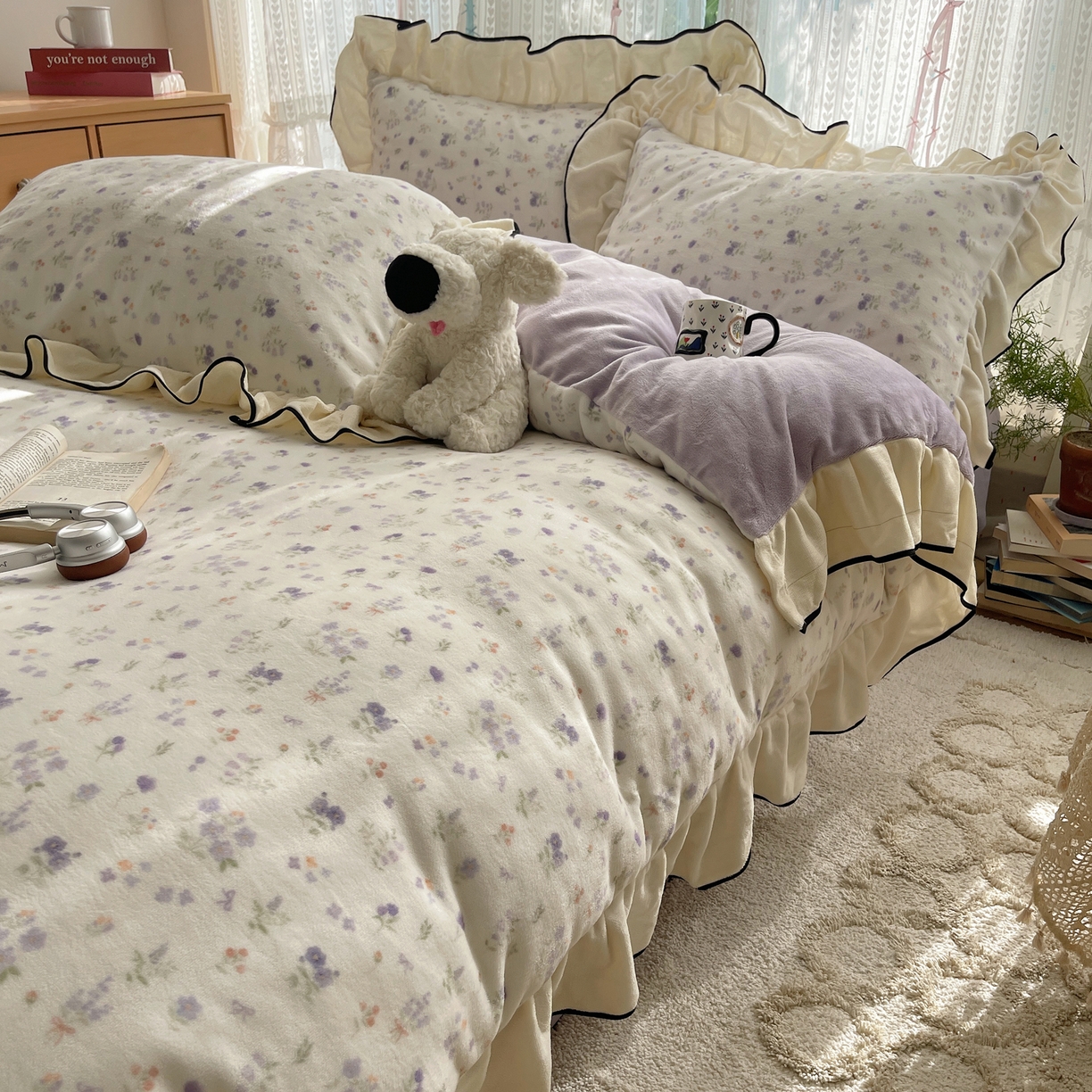 91家纺网 家纺一手货源 找家纺 桃子家居 2025新款A类法式复古碎花牛奶绒韩版花边工艺加厚牛奶绒四件套 绒花边-雅青