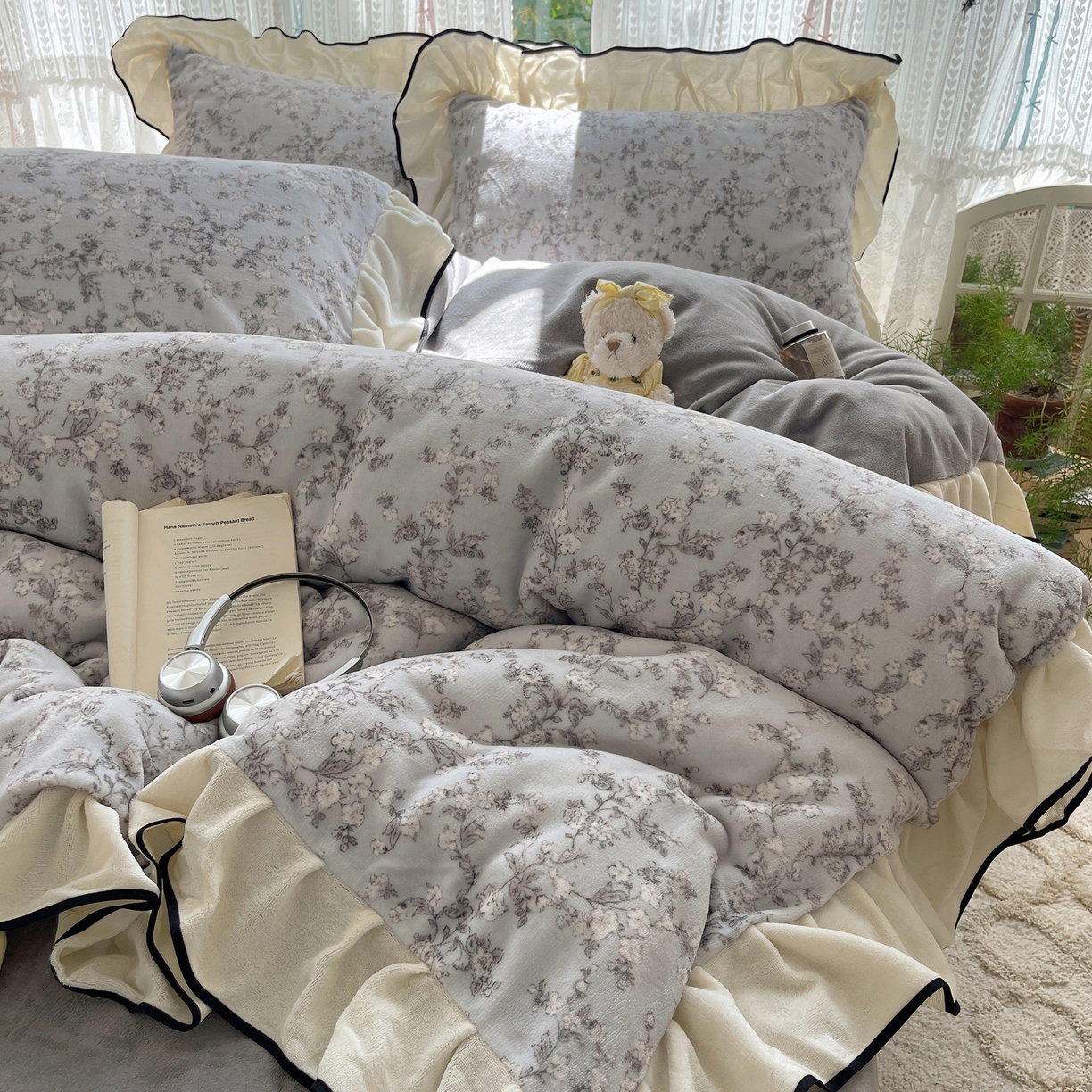 91家纺网 家纺一手货源 找家纺 桃子家居 2025新款A类法式复古碎花牛奶绒韩版花边工艺加厚牛奶绒四件套 绒花边-梦栀