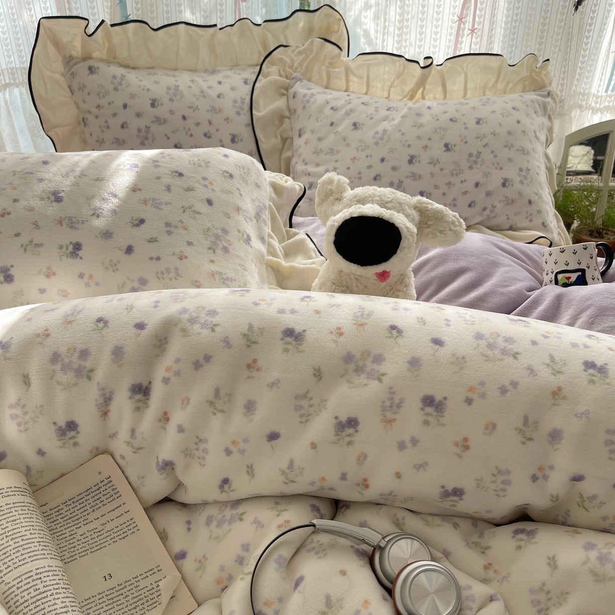 91家纺网 家纺一手货源 找家纺 桃子家居 2025新款A类法式复古碎花牛奶绒韩版花边工艺加厚牛奶绒四件套 绒花边-雅青