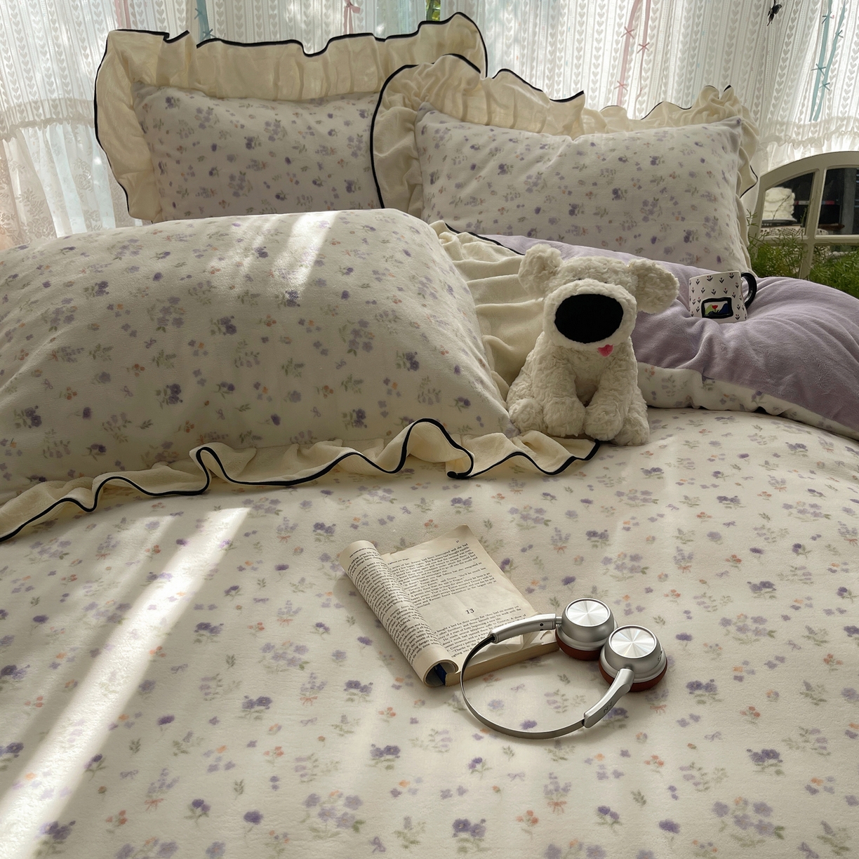 91家纺网 家纺一手货源 找家纺 桃子家居 2025新款A类法式复古碎花牛奶绒韩版花边工艺加厚牛奶绒四件套 绒花边-雅青