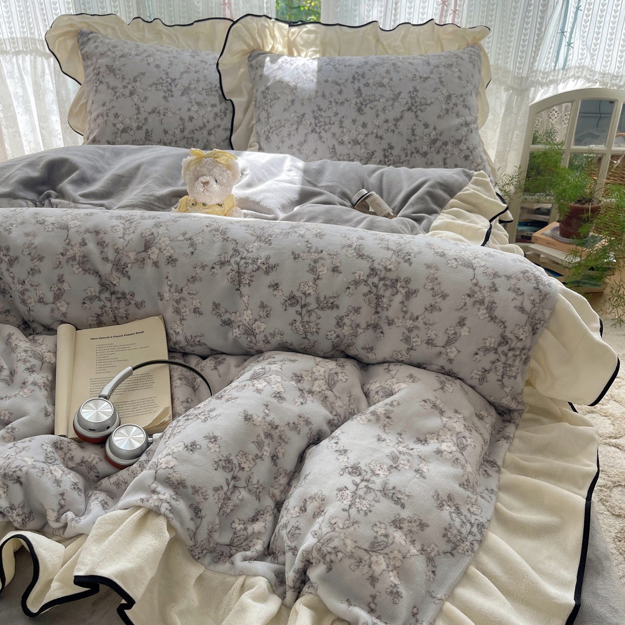 91家纺网 家纺一手货源 找家纺 桃子家居 2025新款A类法式复古碎花牛奶绒韩版花边工艺加厚牛奶绒四件套 绒花边-梦栀