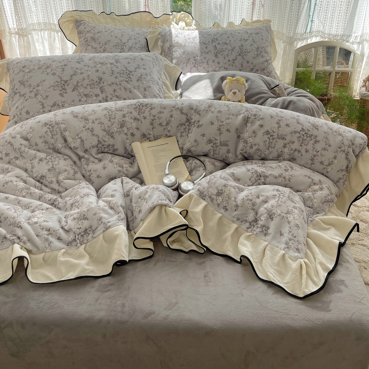 91家纺网 家纺一手货源 找家纺 桃子家居 2025新款A类法式复古碎花牛奶绒韩版花边工艺加厚牛奶绒四件套 绒花边-梦栀