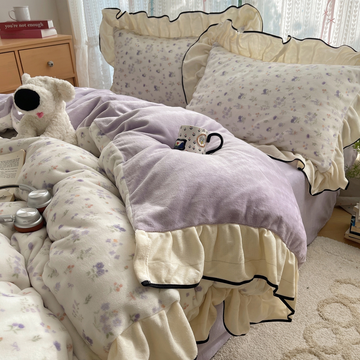 91家纺网 家纺一手货源 找家纺 桃子家居 2025新款A类法式复古碎花牛奶绒韩版花边工艺加厚牛奶绒四件套 绒花边-雅青