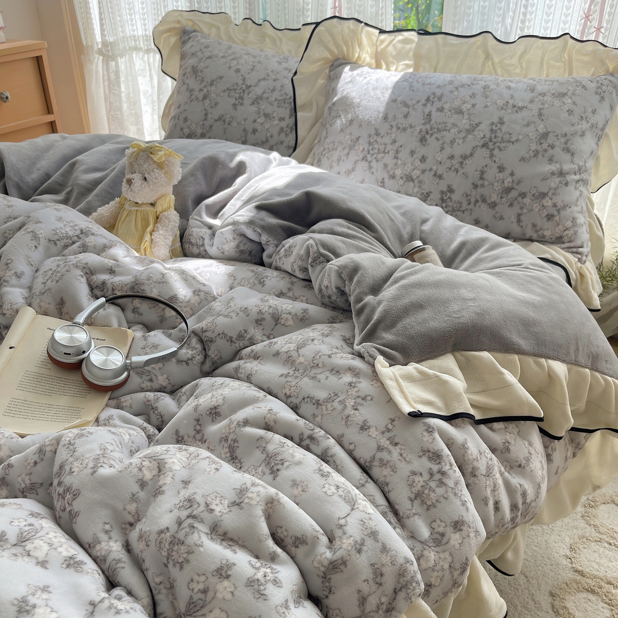 91家纺网 家纺一手货源 找家纺 桃子家居 2025新款A类法式复古碎花牛奶绒韩版花边工艺加厚牛奶绒四件套 绒花边-梦栀