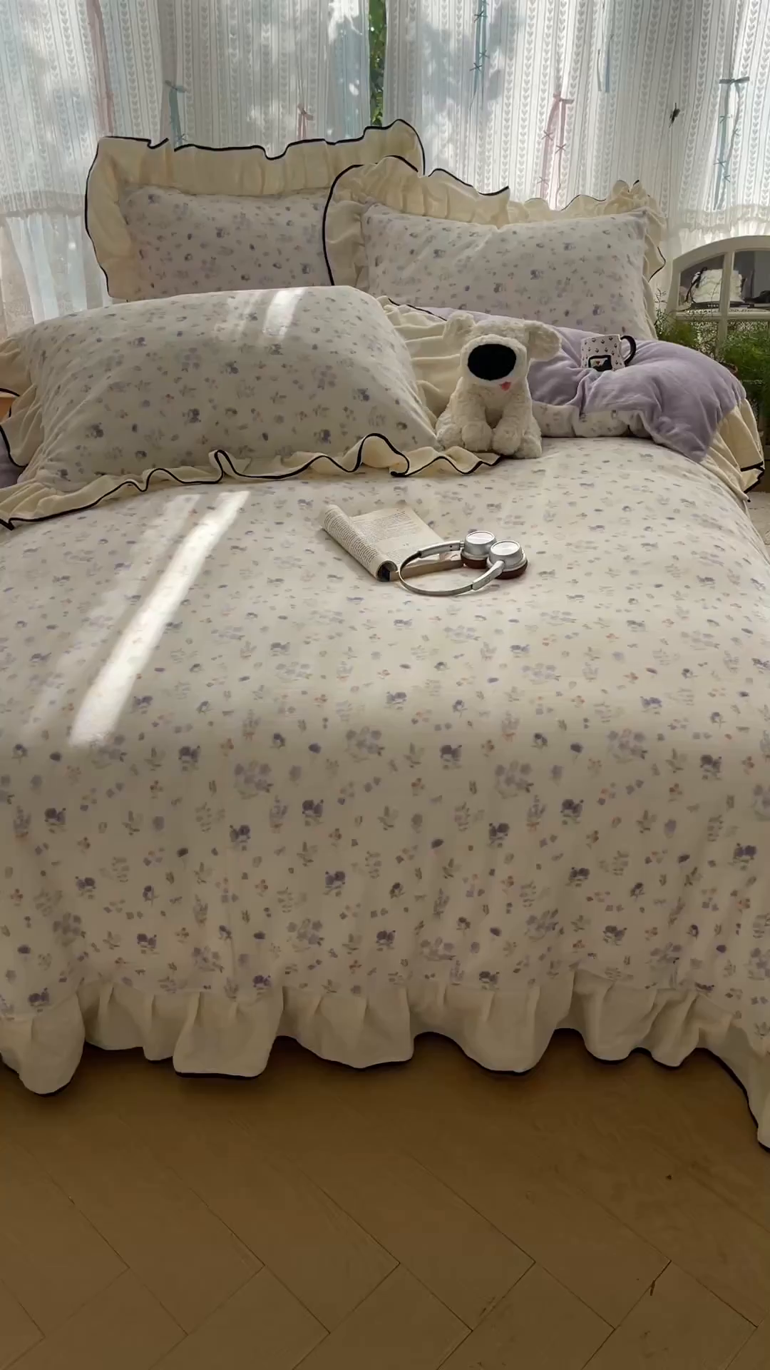 91家纺网 家纺一手货源 找家纺 桃子家居 2025新款A类法式复古碎花牛奶绒韩版花边工艺加厚牛奶绒四件套 绒花边-雅青