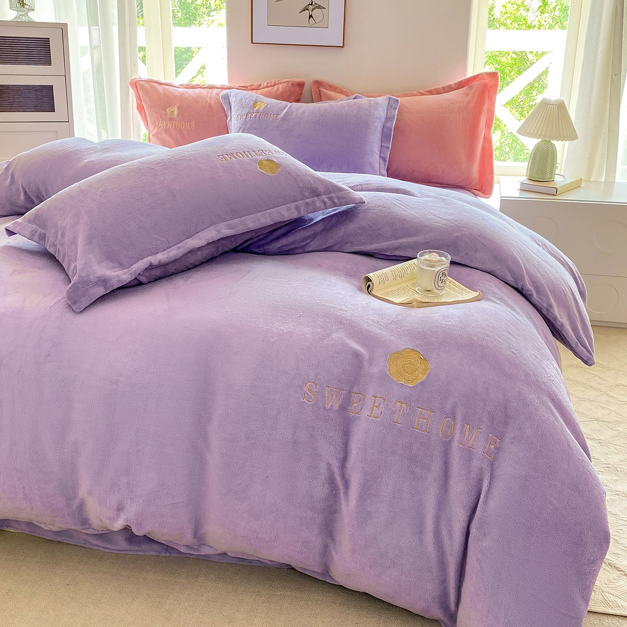 91家纺网 家纺一手货源 找家纺 悦织湾家纺 2025新款绣花200克重牛奶绒四件套刺绣3.5万针7斤重高密加厚保暖跨境专供外贸出口电商热销款 甜蜜家园-浅紫