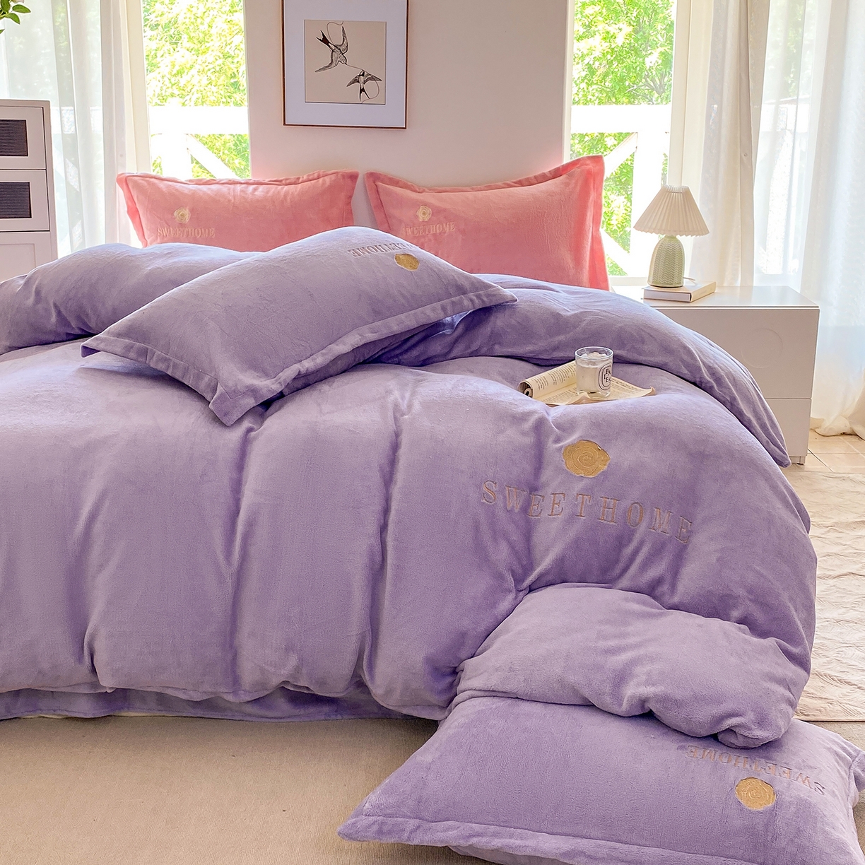 91家纺网 家纺一手货源 找家纺 悦织湾家纺 2025新款绣花200克重牛奶绒四件套刺绣3.5万针7斤重高密加厚保暖跨境专供外贸出口电商热销款 甜蜜家园-浅紫