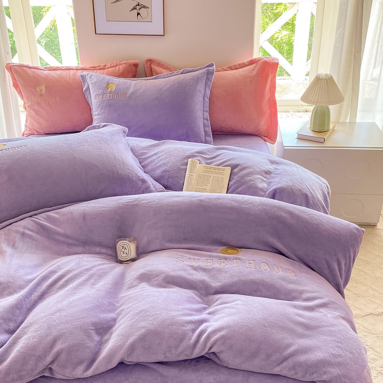 91家纺网 家纺一手货源 找家纺 悦织湾家纺 2025新款绣花200克重牛奶绒四件套刺绣3.5万针7斤重高密加厚保暖跨境专供外贸出口电商热销款 甜蜜家园-浅紫