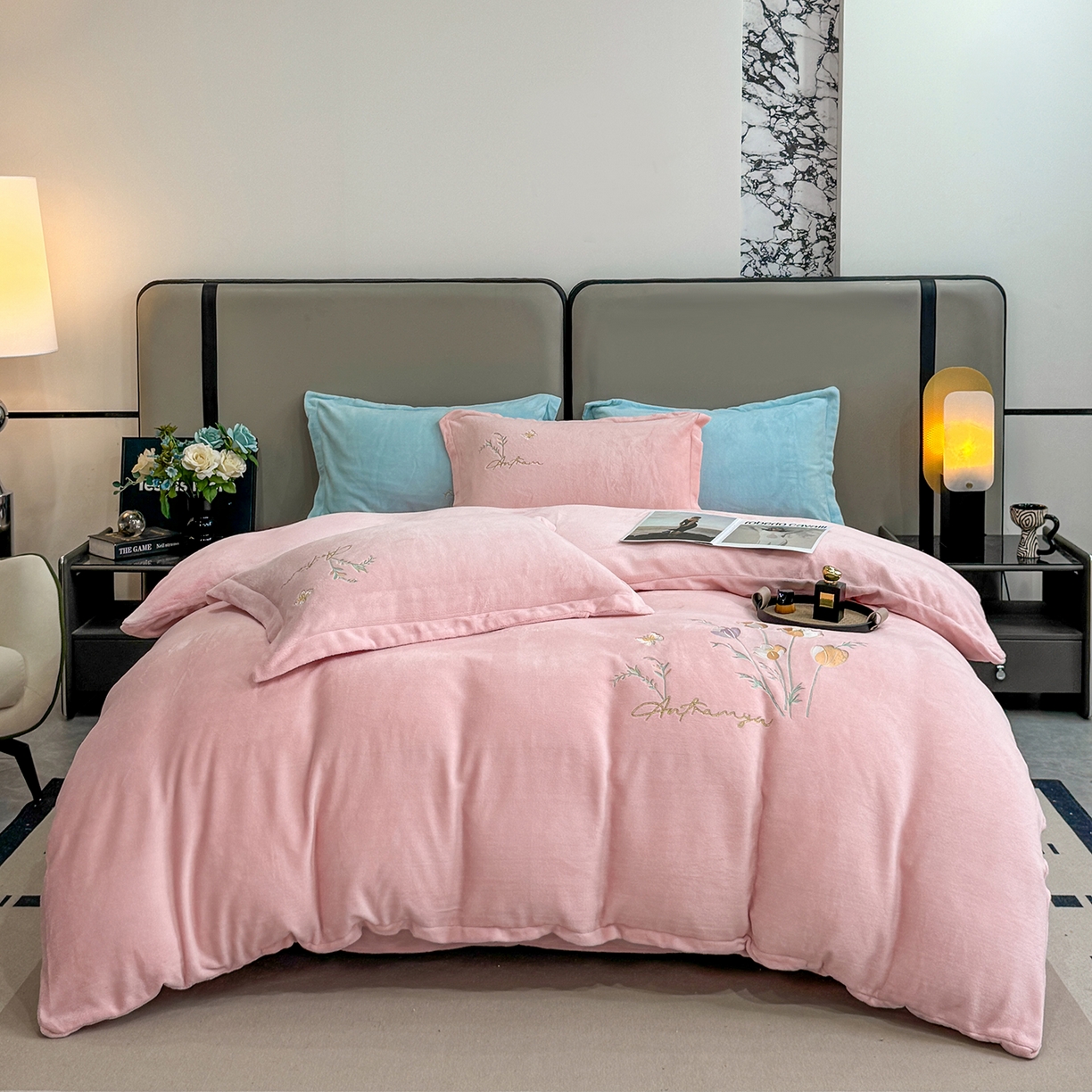 悦织湾家纺 2025新款绣花200克重牛奶绒四件套刺绣3.5万针7斤重高密加厚保暖跨境专供外贸出口电商热销款 郁金香-粉玉