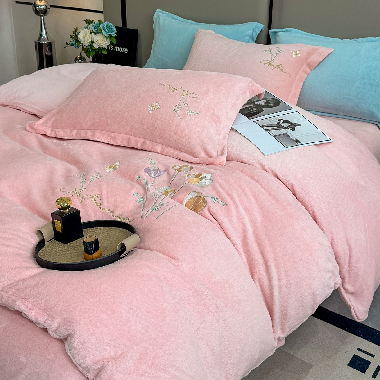 91家纺网 家纺一手货源 找家纺 悦织湾家纺 2025新款绣花200克重牛奶绒四件套刺绣3.5万针7斤重高密加厚保暖跨境专供外贸出口电商热销款 郁金香-粉玉