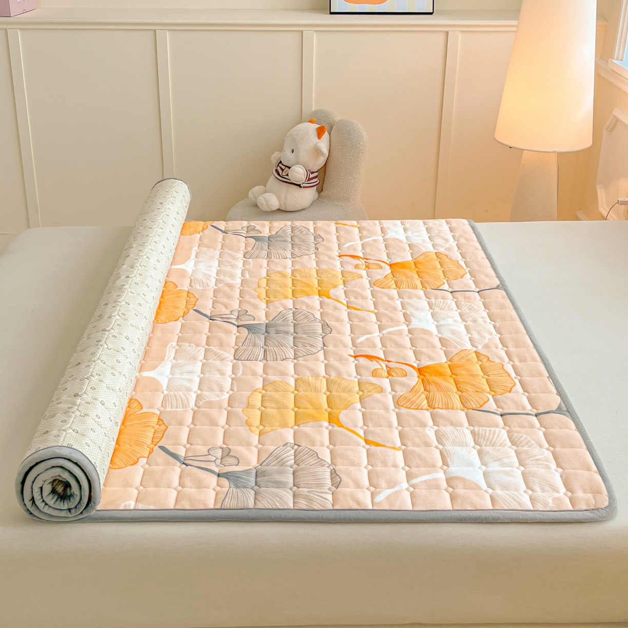 91家纺网 家纺一手货源 找家纺 雅萱家纺 2025新款牛奶绒夹棉印花床垫大床图 绒床垫-流金岁月