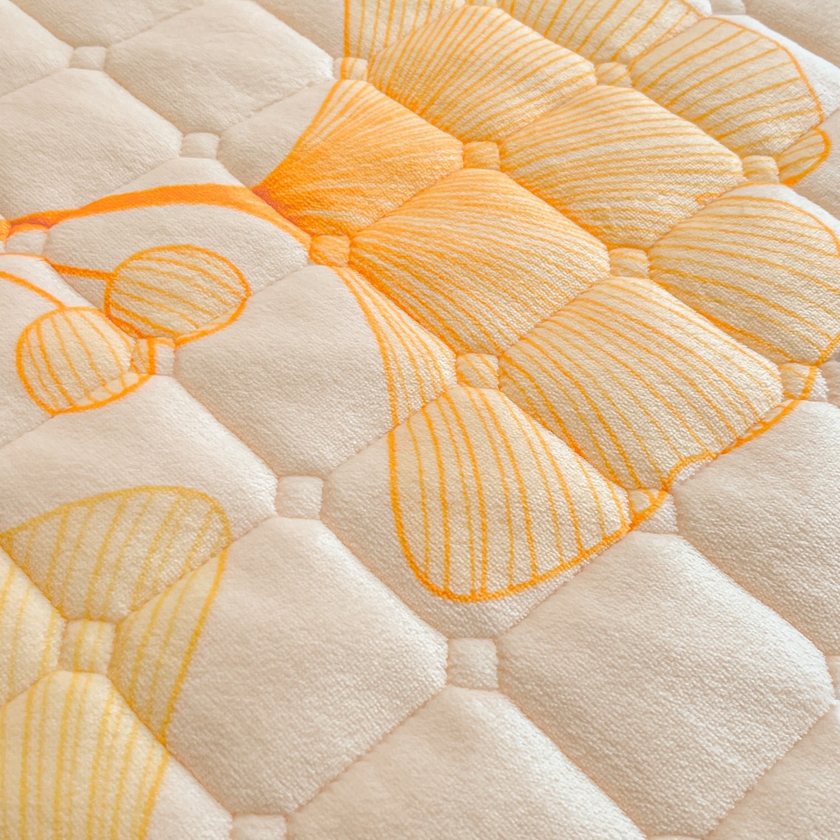 91家纺网 家纺一手货源 找家纺 雅萱家纺 2025新款牛奶绒夹棉印花床垫大床图 绒床垫-流金岁月