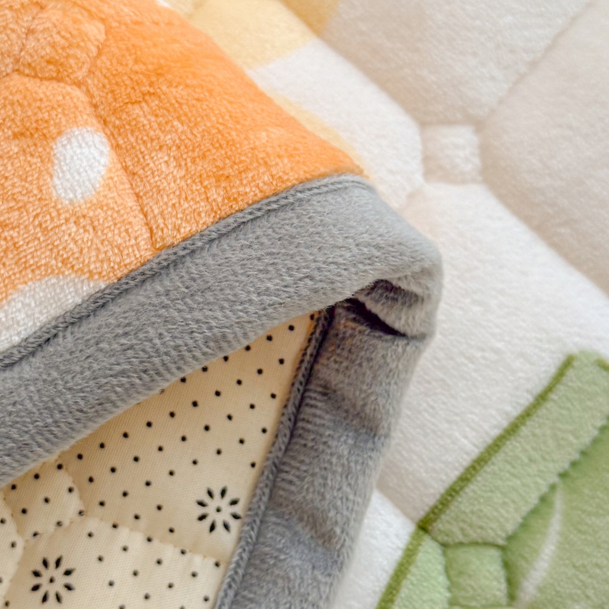 91家纺网 家纺一手货源 找家纺 雅萱家纺 2025新款牛奶绒夹棉印花床垫大床图 绒床垫-花暖香风黄色