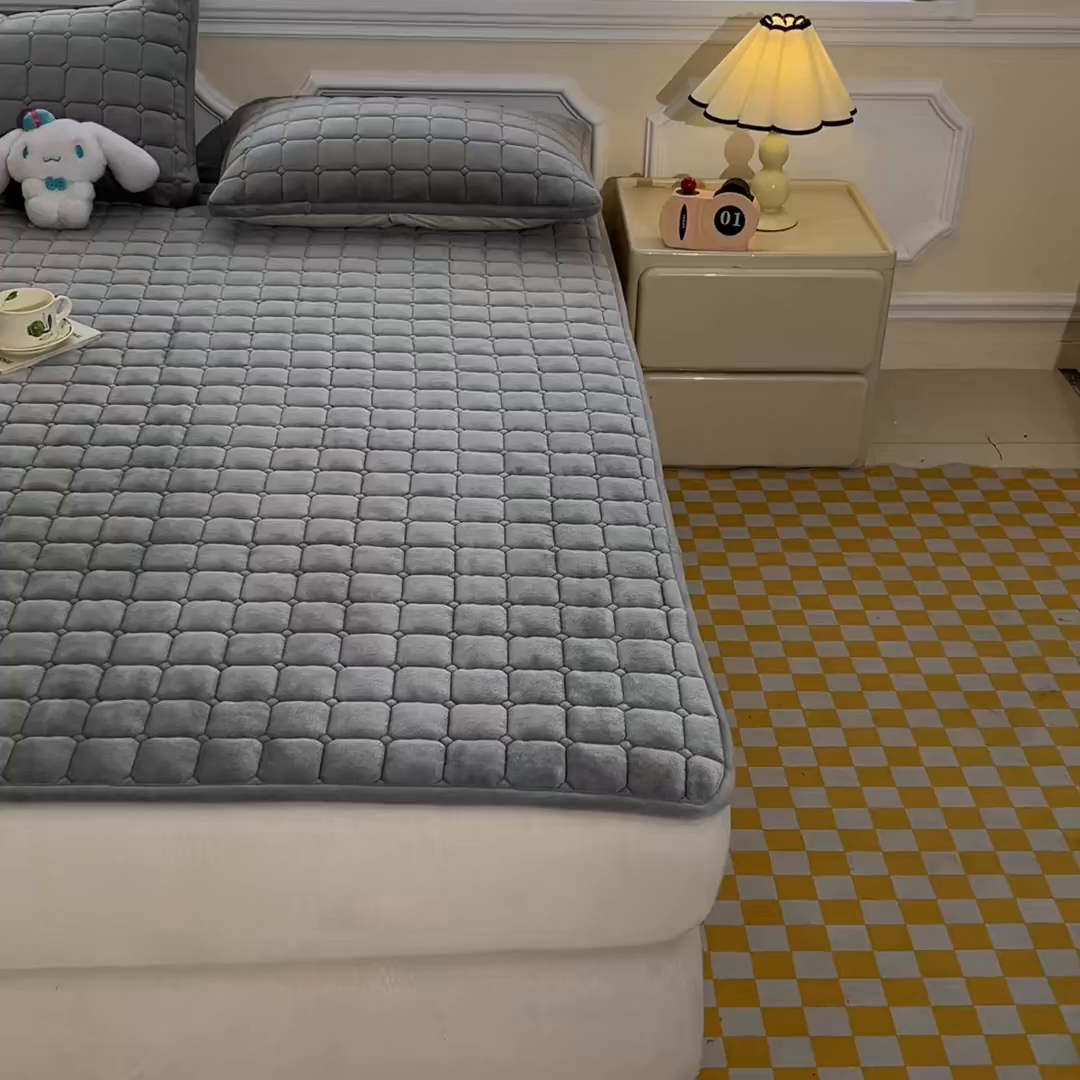 91家纺网 家纺一手货源 找家纺 雅萱家纺 2025新款牛奶绒夹棉印花床垫大床图 绒床垫-灰色