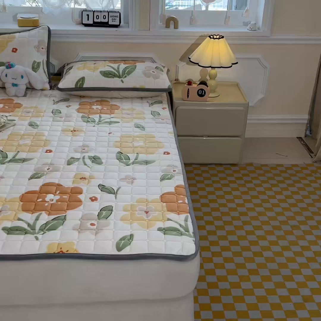 91家纺网 家纺一手货源 找家纺 雅萱家纺 2025新款牛奶绒夹棉印花床垫大床图 绒床垫-花暖香风黄色