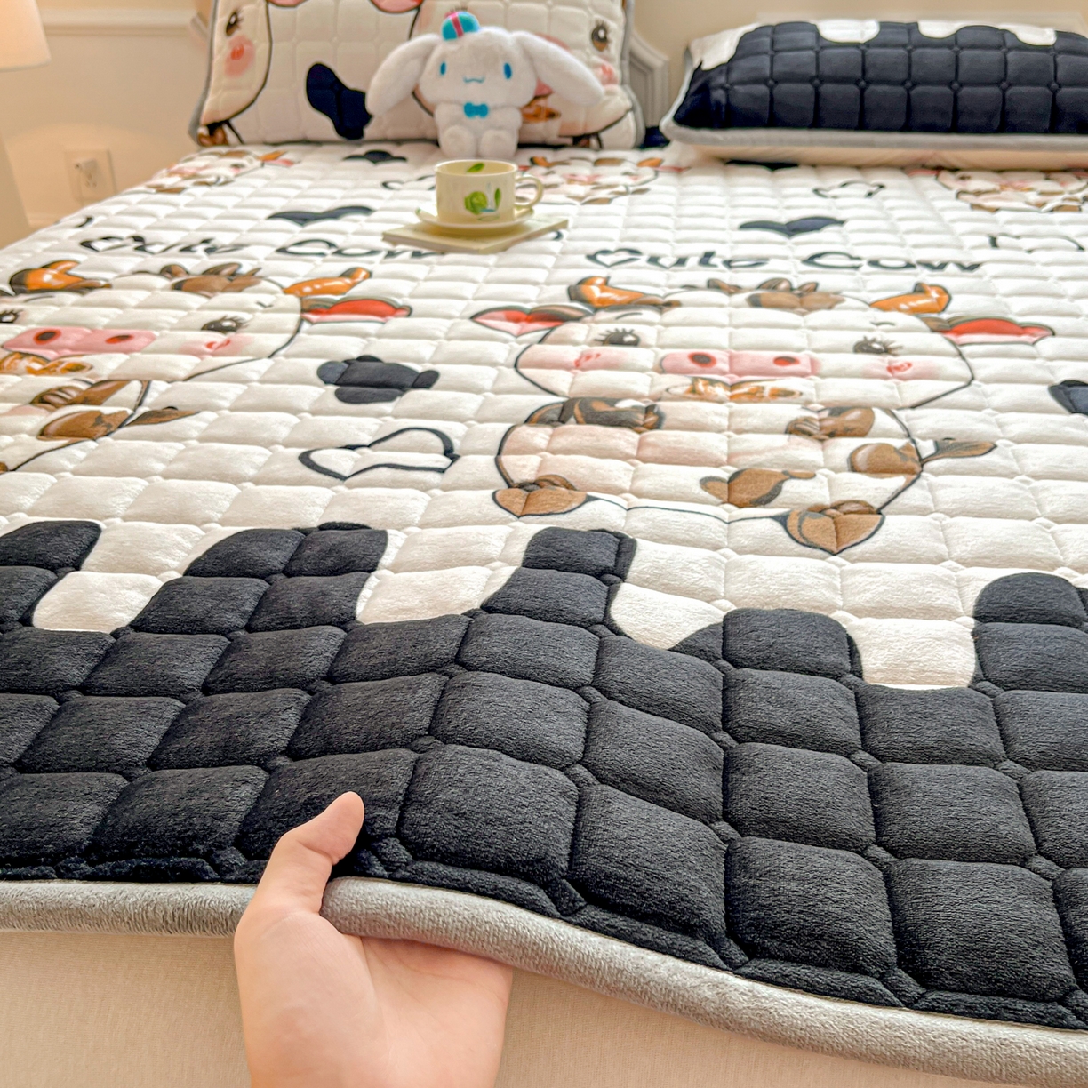 雅萱家纺 2025新款牛奶绒夹棉印花床垫大床图 绒床垫-萌小牛