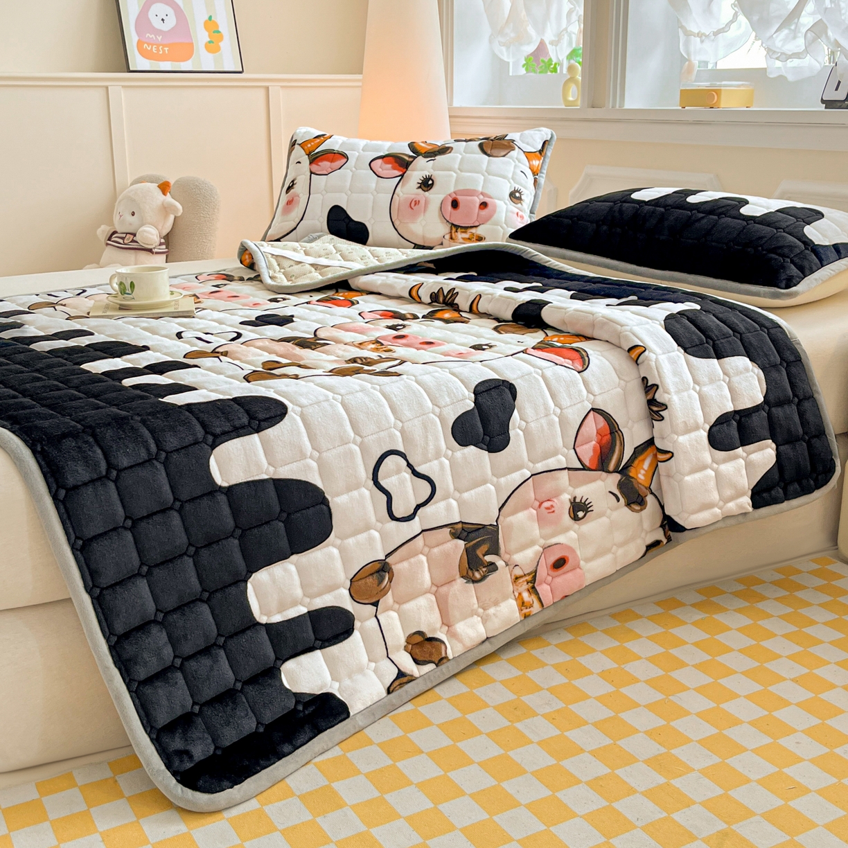 91家纺网 家纺一手货源 找家纺 雅萱家纺 2025新款牛奶绒夹棉印花床垫大床图 绒床垫-萌小牛