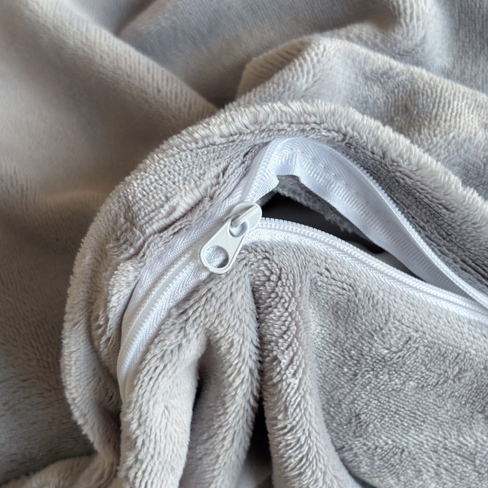 91家纺网 家纺一手货源 找家纺 昊川家纺 2025新款牛奶绒雕花绒轻奢花边蝴蝶结拼接款四件套 浮影-灰