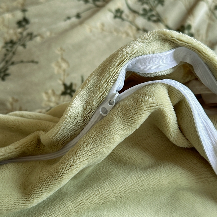 91家纺网 家纺一手货源 找家纺 昊川家纺 2025新款牛奶绒雕花绒轻奢花边蝴蝶结拼接款四件套 浮影-绿