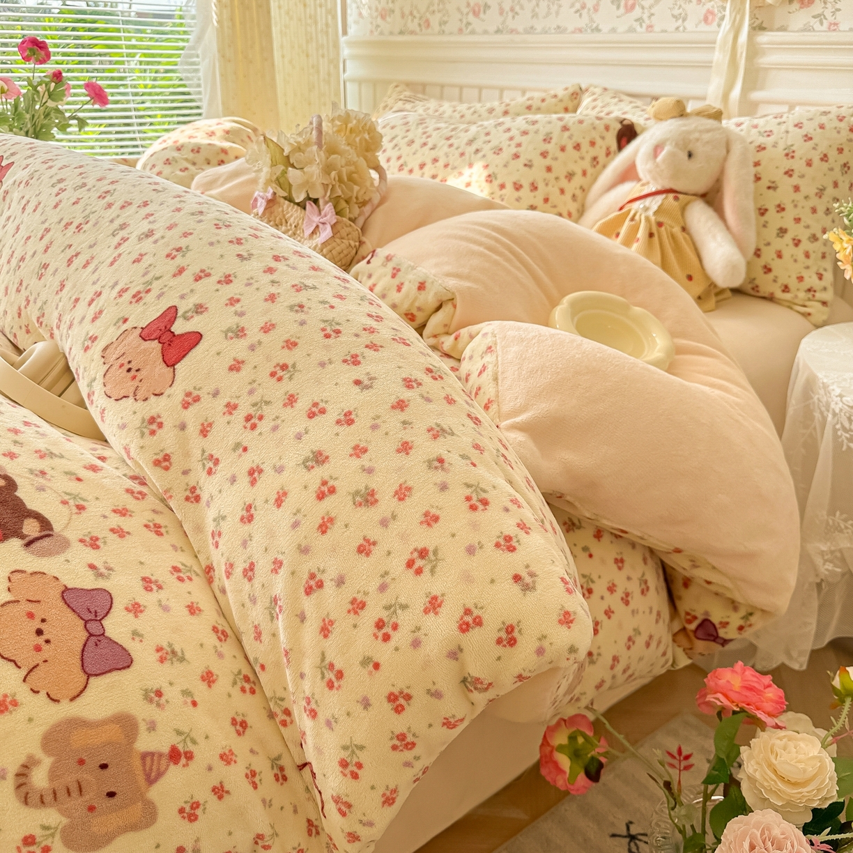 91家纺网 家纺一手货源 找家纺 韩巢家纺 2025新款高克重印花牛奶绒床品四件套 动物乐园