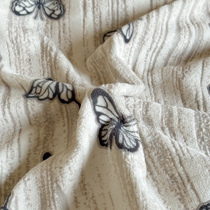 91家纺网 家纺一手货源 找家纺 昊川家纺 2025新款牛奶绒雕花绒轻奢花边蝴蝶结拼接款四件套 福蝶-咖