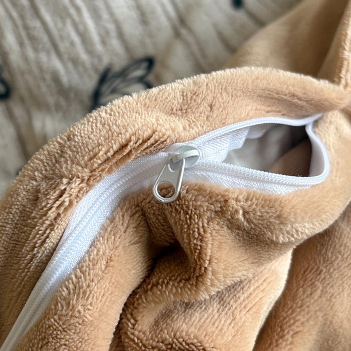 91家纺网 家纺一手货源 找家纺 昊川家纺 2025新款牛奶绒雕花绒轻奢花边蝴蝶结拼接款四件套 福蝶-咖