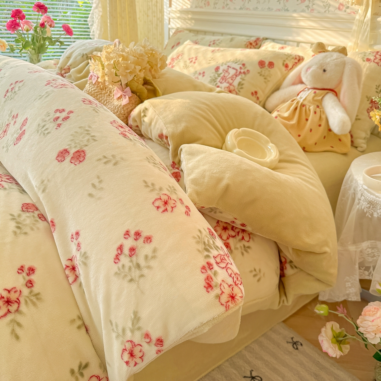 91家纺网 家纺一手货源 找家纺 韩巢家纺 2025新款高克重印花牛奶绒床品四件套 两小无猜