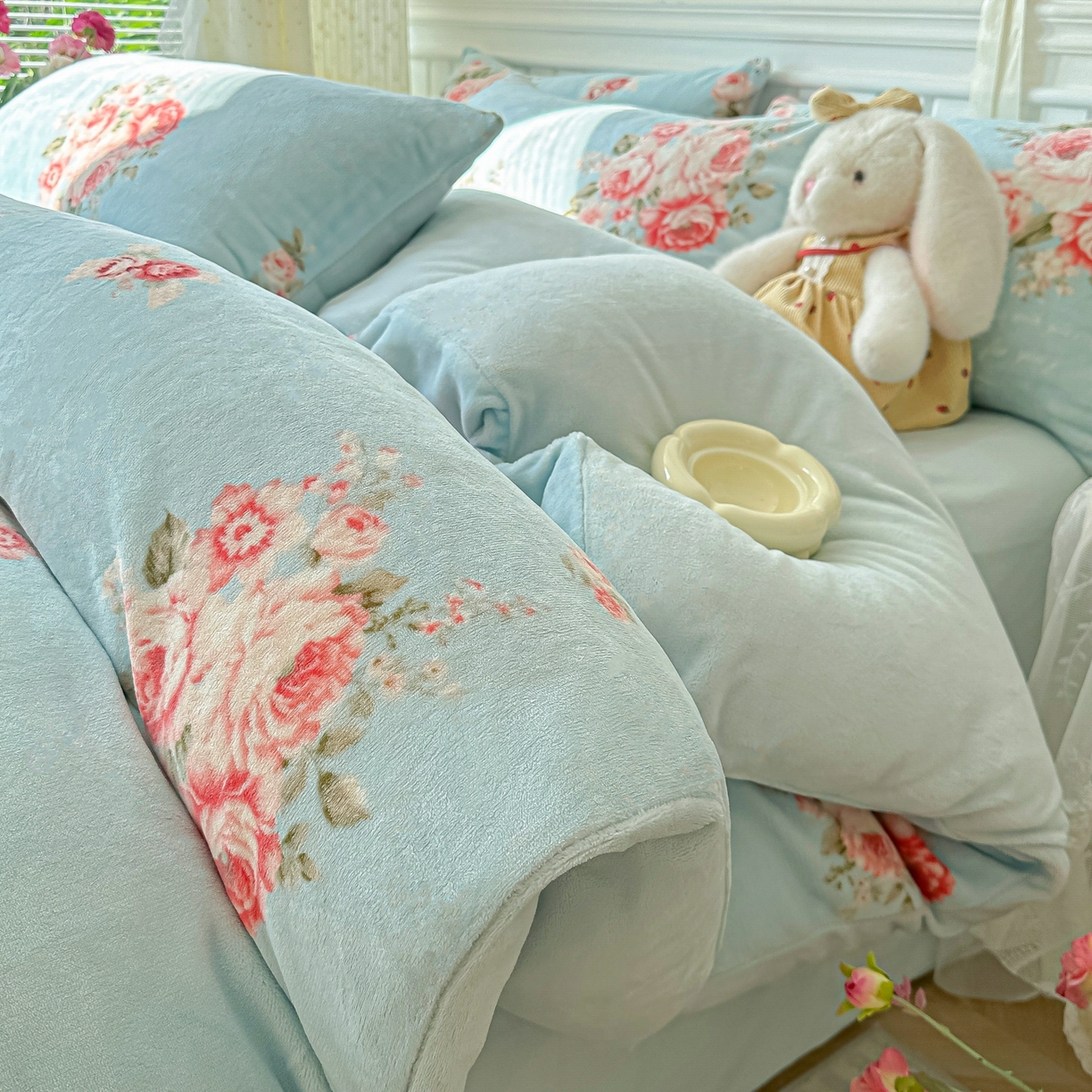 91家纺网 家纺一手货源 找家纺 韩巢家纺 2025新款高克重印花牛奶绒床品四件套 爱丽丝