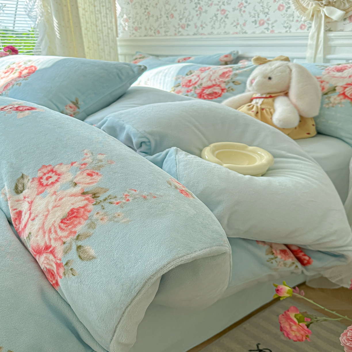 91家纺网 家纺一手货源 找家纺 韩巢家纺 2025新款高克重印花牛奶绒床品四件套 爱丽丝