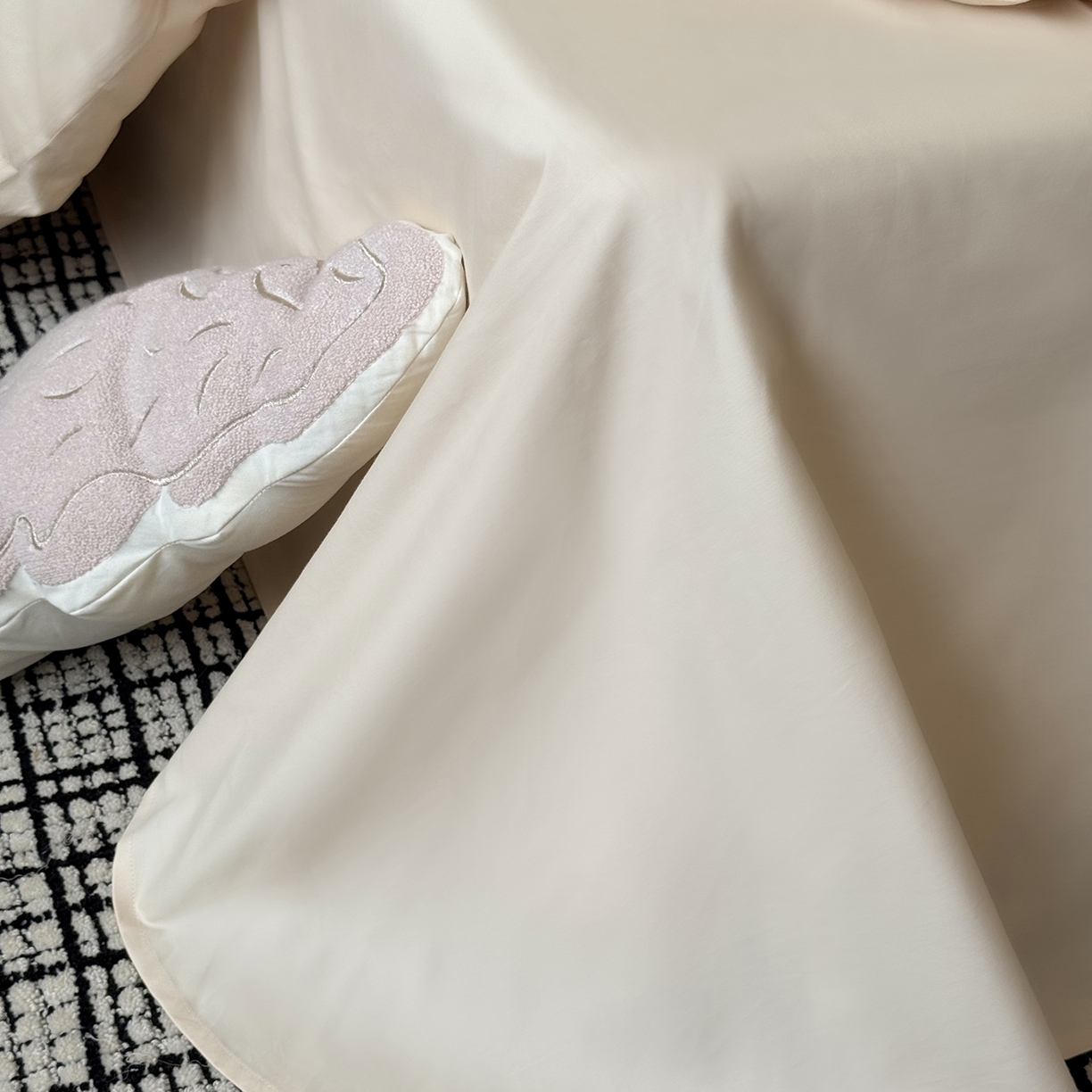 91家纺网 家纺一手货源 找家纺 鹿班家居 2025新款秋冬款100S全棉磨毛毛巾绣系列四件套-椰树奶冻 奶油色