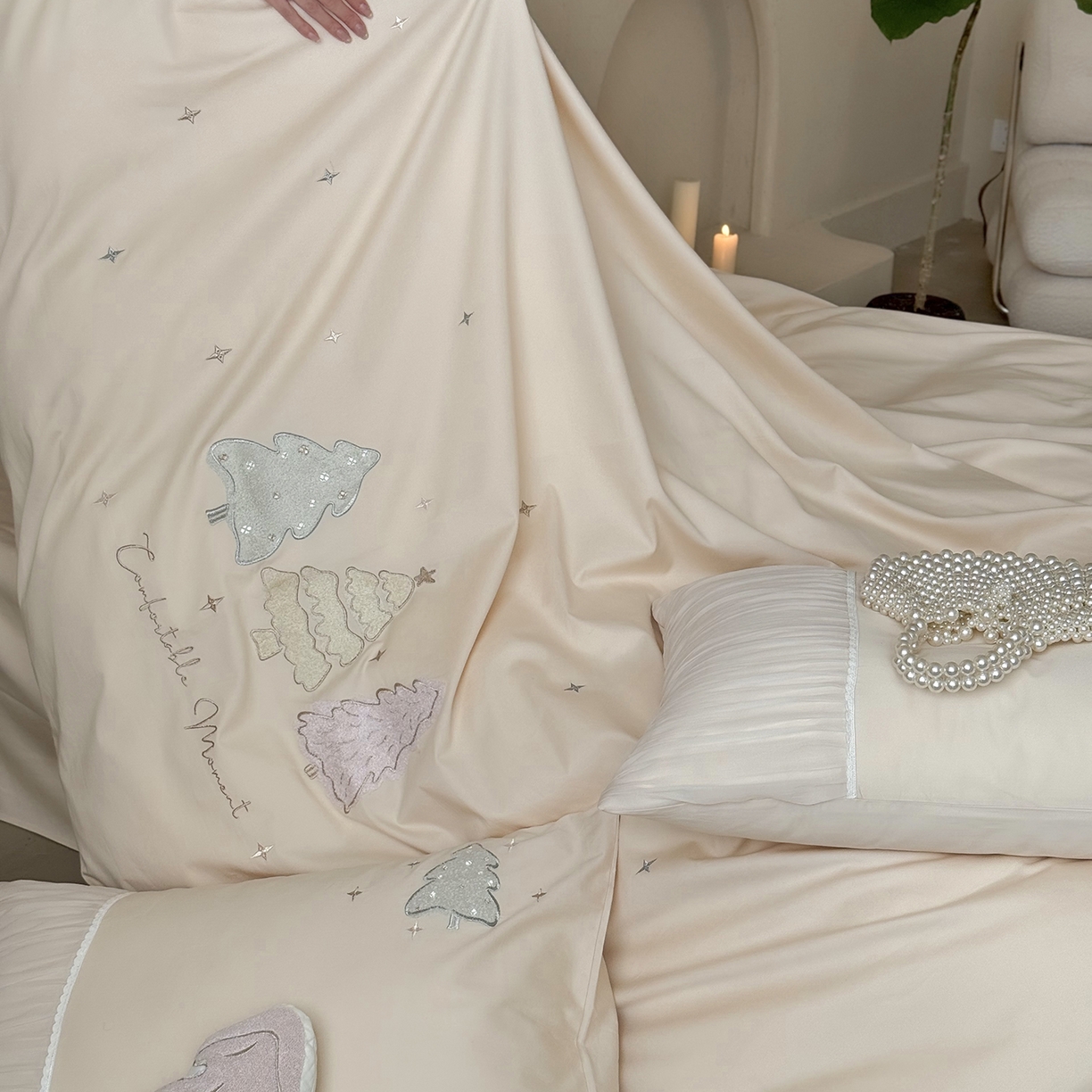 91家纺网 家纺一手货源 找家纺 鹿班家居 2025新款秋冬款100S全棉磨毛毛巾绣系列四件套-椰树奶冻 奶油色