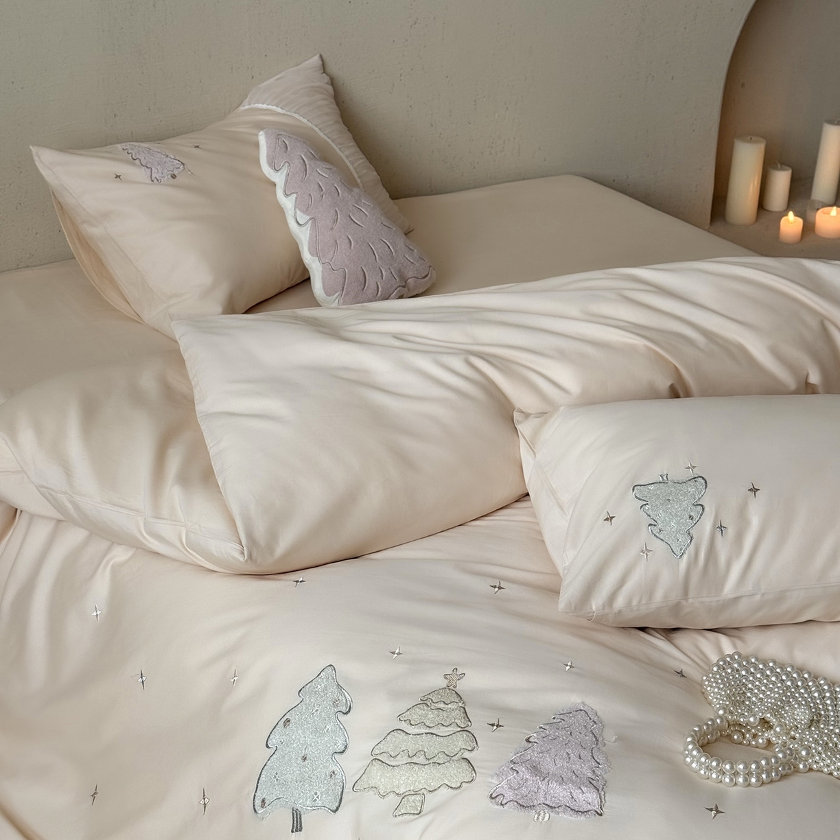 91家纺网 家纺一手货源 找家纺 鹿班家居 2025新款秋冬款100S全棉磨毛毛巾绣系列四件套-椰树奶冻 奶油色