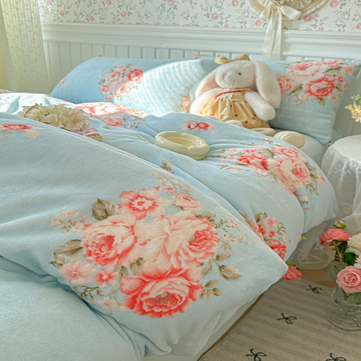 91家纺网 家纺一手货源 找家纺 韩巢家纺 2025新款高克重印花牛奶绒床品四件套 爱丽丝