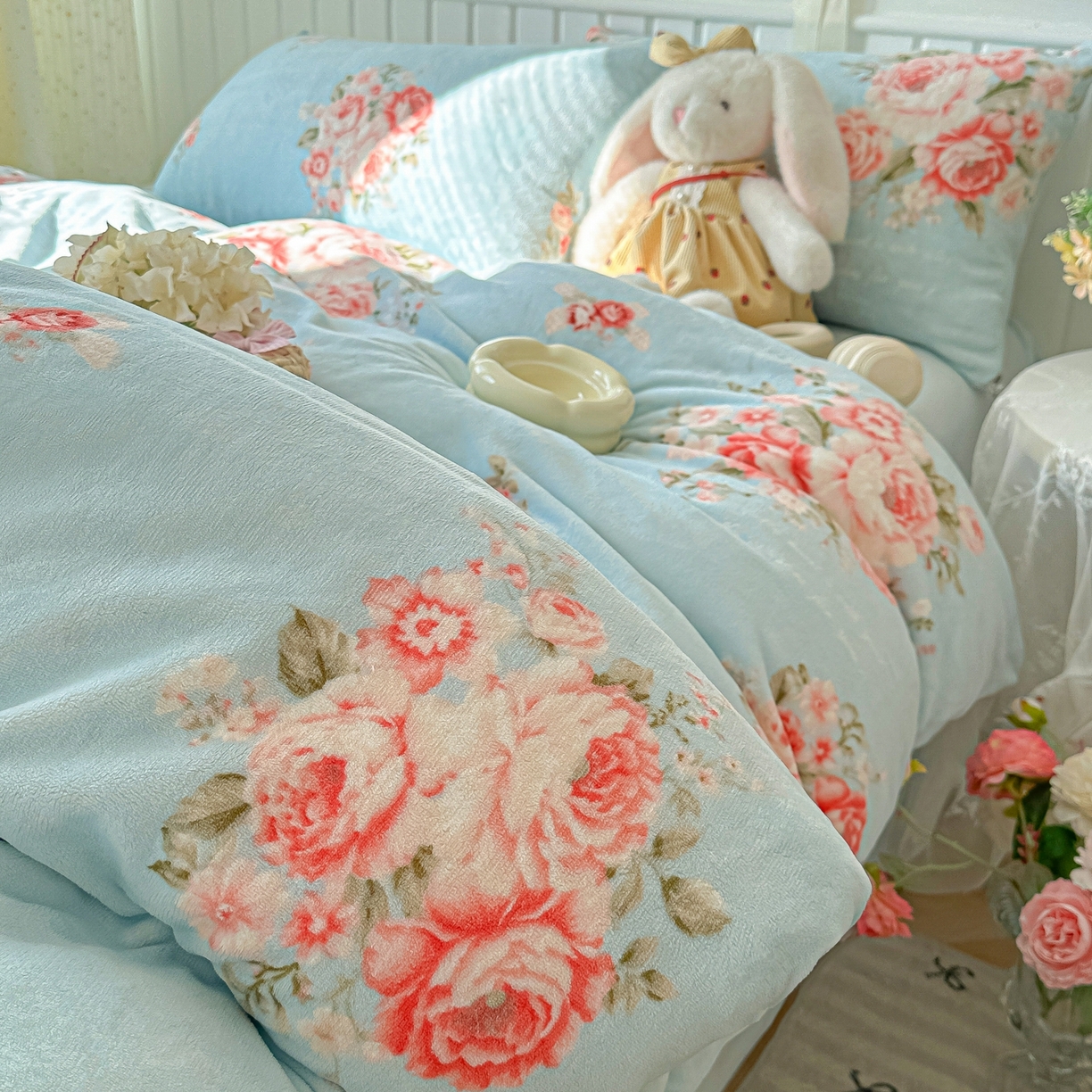 91家纺网 家纺一手货源 找家纺 韩巢家纺 2025新款高克重印花牛奶绒床品四件套 爱丽丝