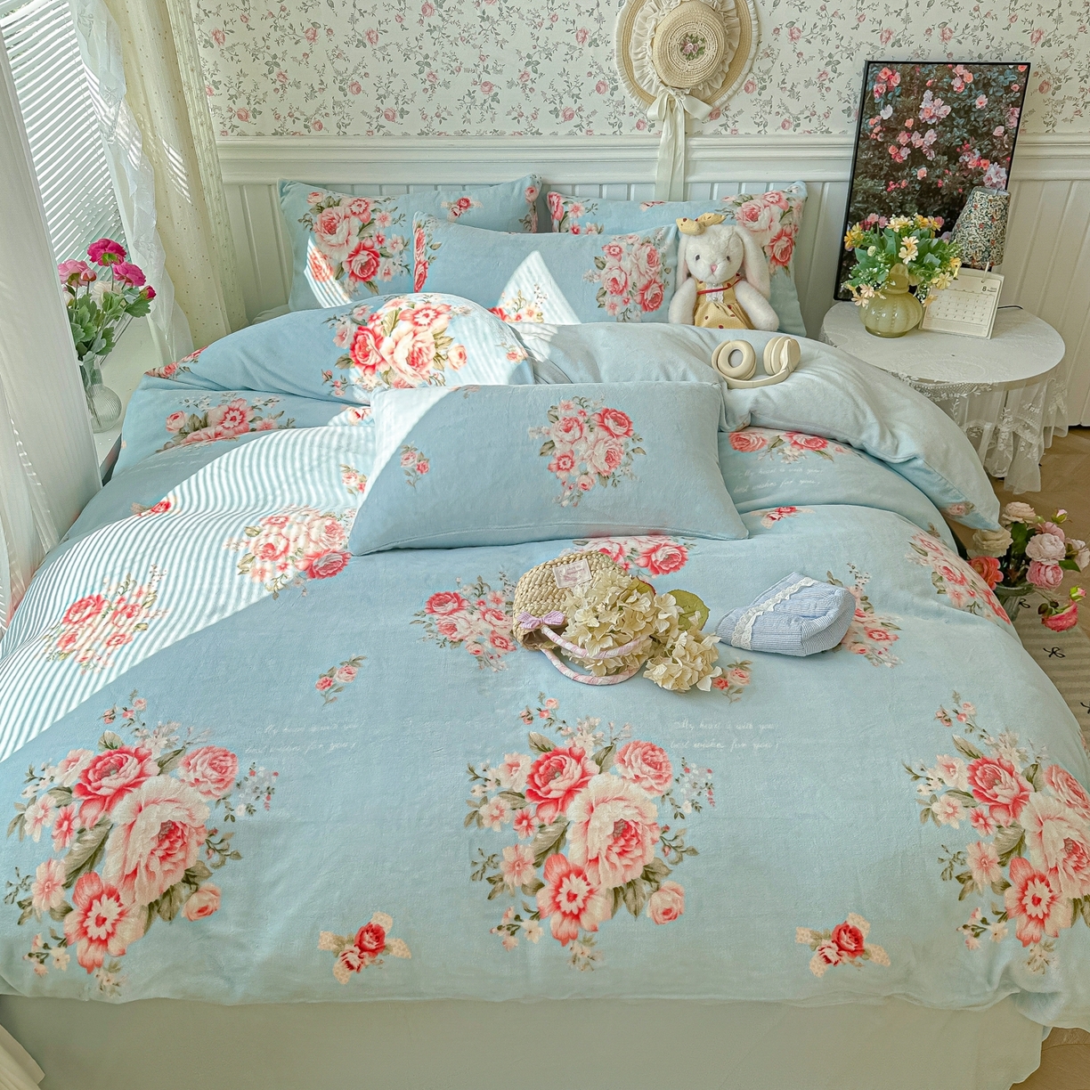 91家纺网 家纺一手货源 找家纺 韩巢家纺 2025新款高克重印花牛奶绒床品四件套 爱丽丝