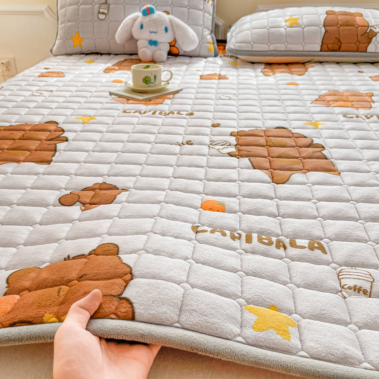 雅萱家纺 2025新款牛奶绒夹棉印花床垫大床图 绒床垫-奶茶屯屯灰