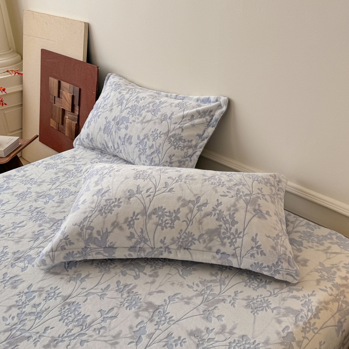 91家纺网 家纺一手货源 找家纺 （总）LIFE.丽芙 2025秋冬新款A类牛奶绒230g立体雕花加厚单层床笠单件床垫子保护套罩子三件套