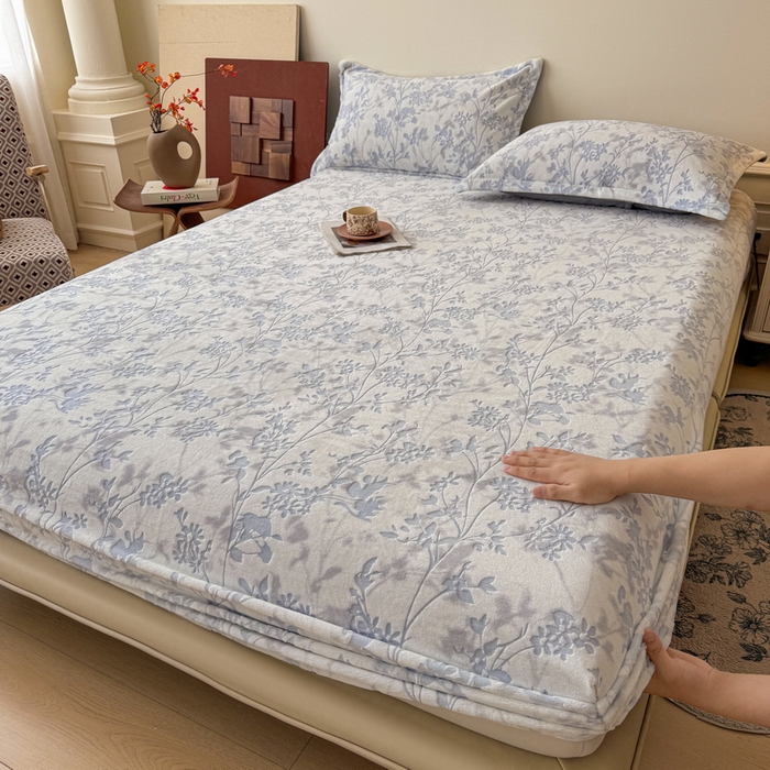 91家纺网 家纺一手货源 找家纺 （总）LIFE.丽芙 2025秋冬新款A类牛奶绒230g立体雕花加厚单层床笠单件床垫子保护套罩子三件套