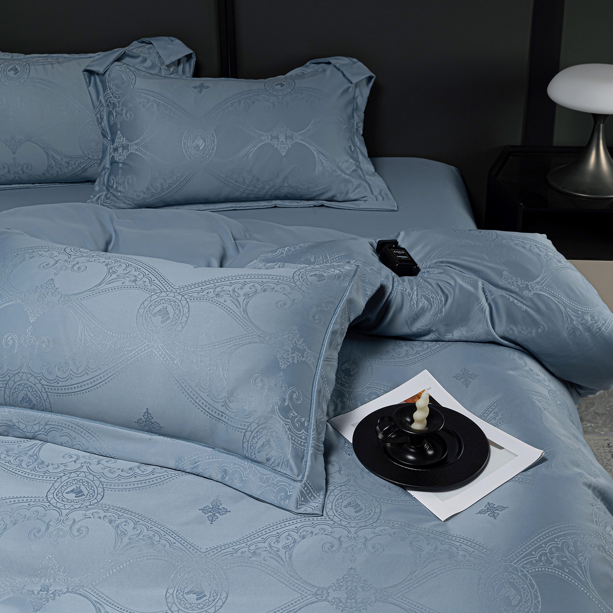 91家纺网 家纺一手货源 找家纺 优选 2025新款欧式轻奢风直播热款贡缎提花四件套床单床笠款 经典蓝