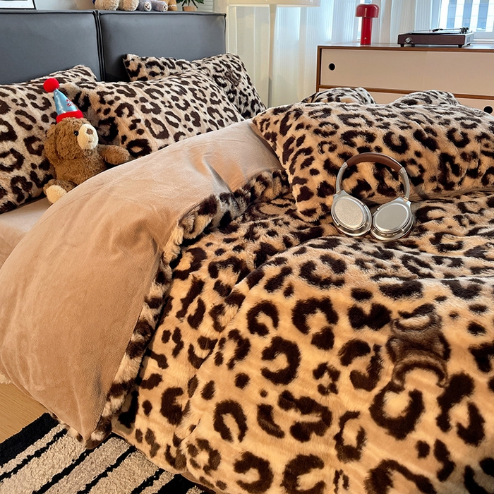 91家纺网 家纺一手货源 找家纺 金梦拉 2025直播爆款A类加厚兔绒印花系列四件套 豹纹