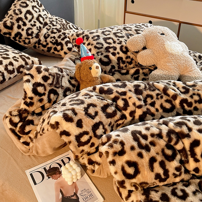 91家纺网 家纺一手货源 找家纺 金梦拉 2025直播爆款A类加厚兔绒印花系列四件套 豹纹