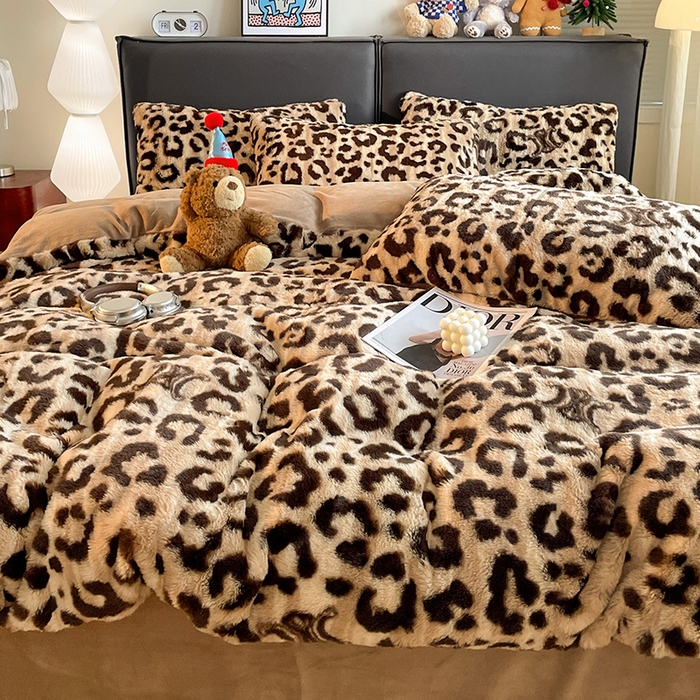 91家纺网 家纺一手货源 找家纺 金梦拉 2025直播爆款A类加厚兔绒印花系列四件套 豹纹