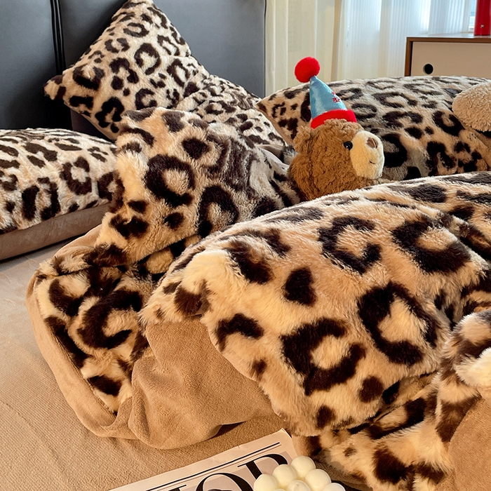 91家纺网 家纺一手货源 找家纺 金梦拉 2025直播爆款A类加厚兔绒印花系列四件套 豹纹