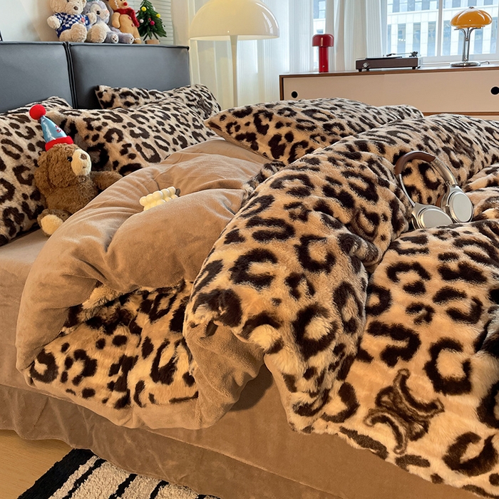 91家纺网 家纺一手货源 找家纺 金梦拉 2025直播爆款A类加厚兔绒印花系列四件套 豹纹