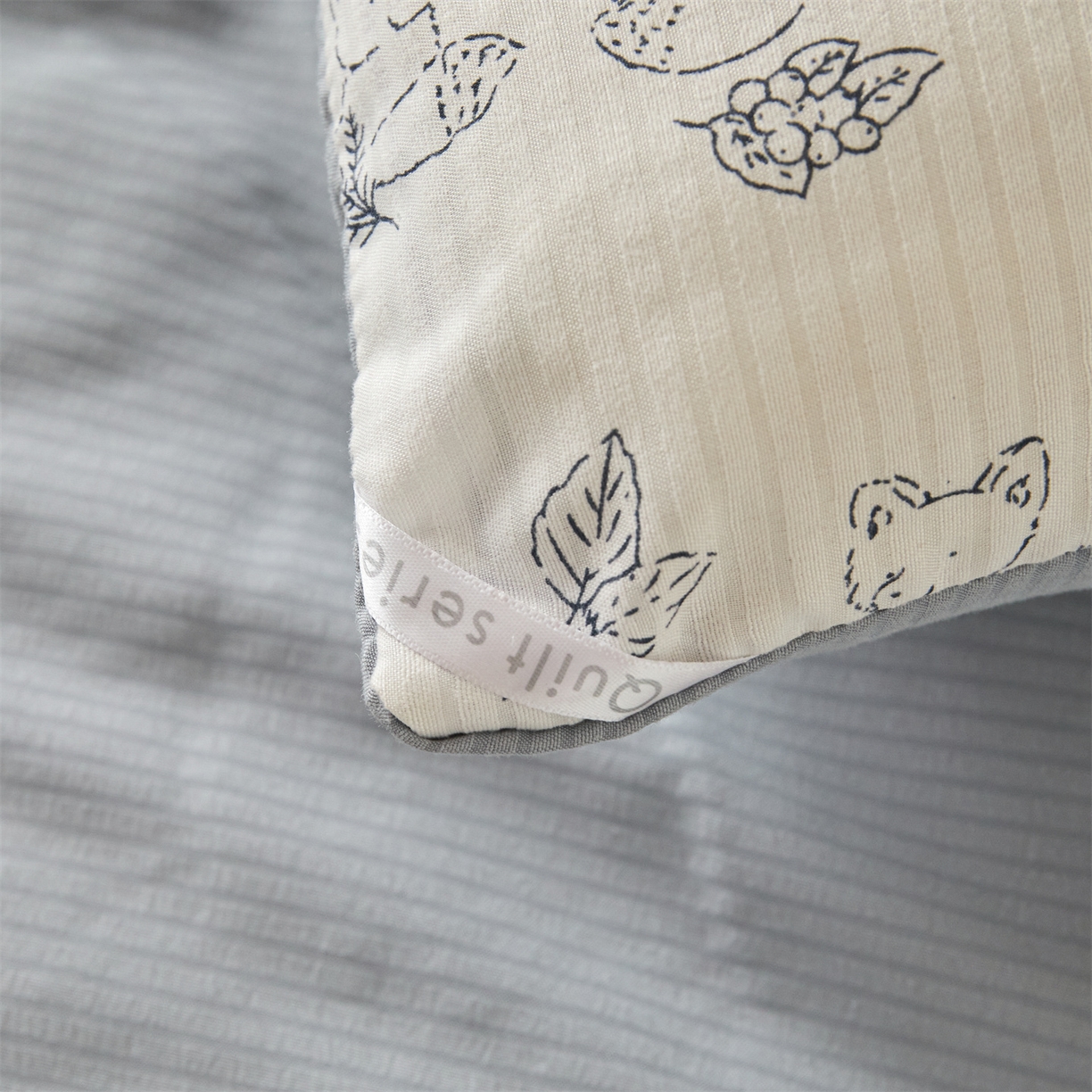 91家纺网 家纺一手货源 找家纺 换种生活 2025新款A类泡泡棉冬被被子被芯 安吉拉