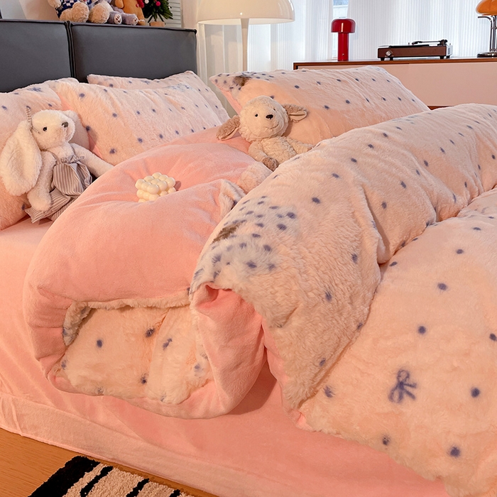 91家纺网 家纺一手货源 找家纺 金梦拉 2025直播爆款A类加厚兔绒印花系列四件套 波点蝴蝶结粉