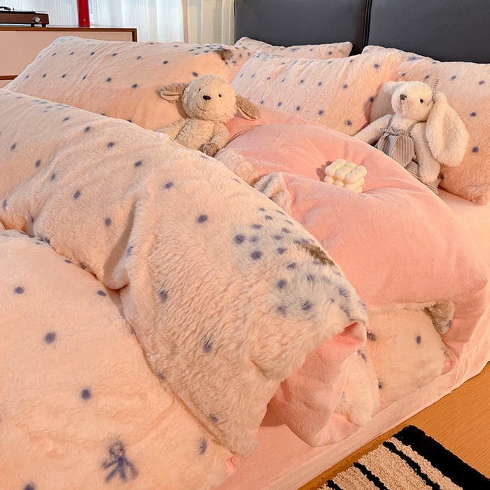 91家纺网 家纺一手货源 找家纺 金梦拉 2025直播爆款A类加厚兔绒印花系列四件套 波点蝴蝶结粉