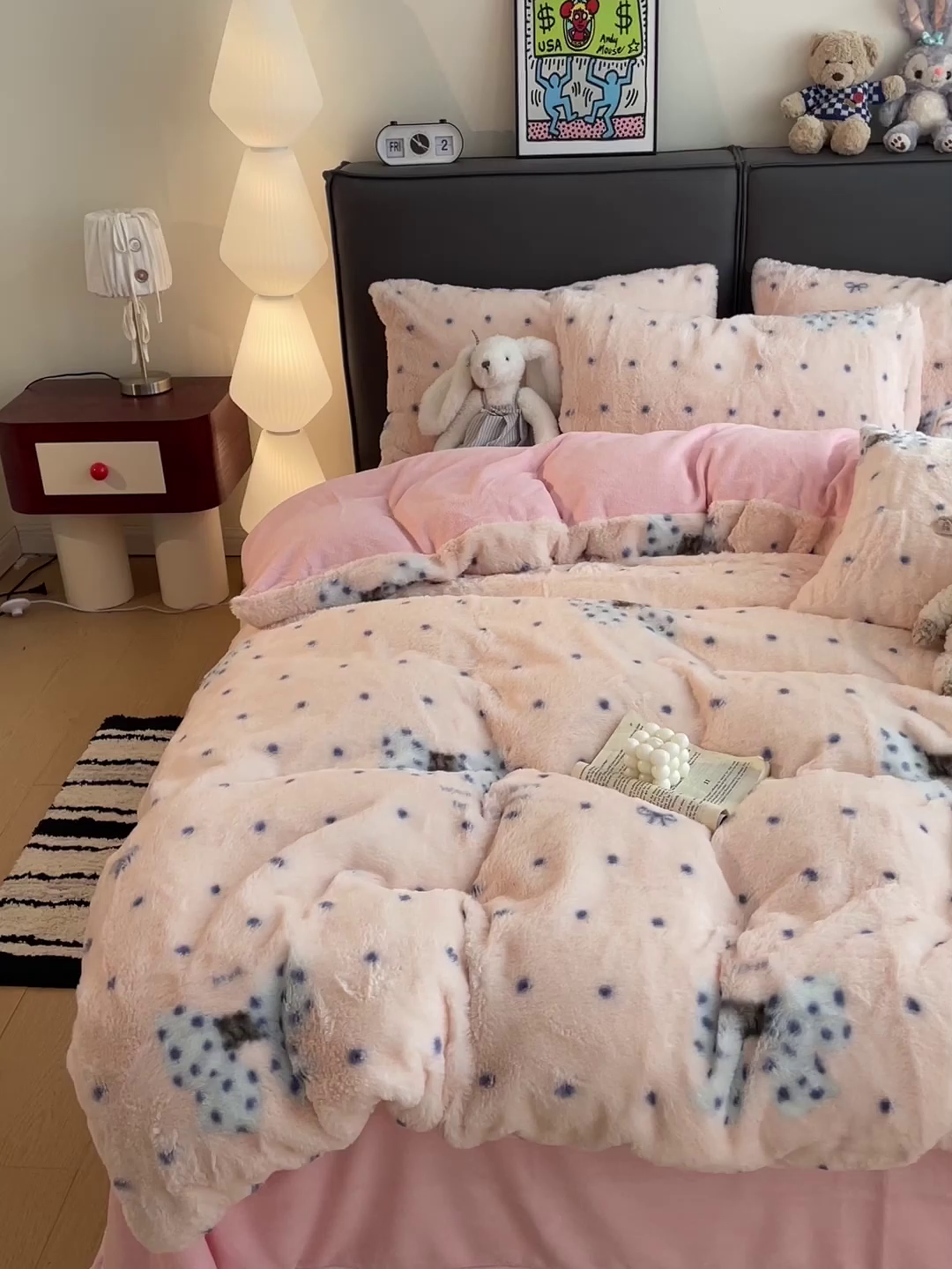 91家纺网 家纺一手货源 找家纺 金梦拉 2025直播爆款A类加厚兔绒印花系列四件套 波点蝴蝶结粉