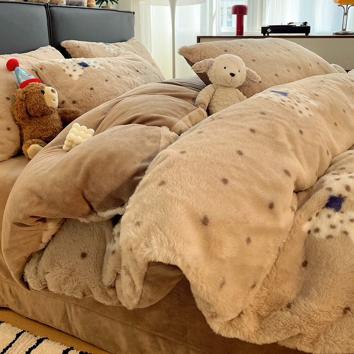 91家纺网 家纺一手货源 找家纺 金梦拉 2025直播爆款A类加厚兔绒印花系列四件套 波点蝴蝶结咖