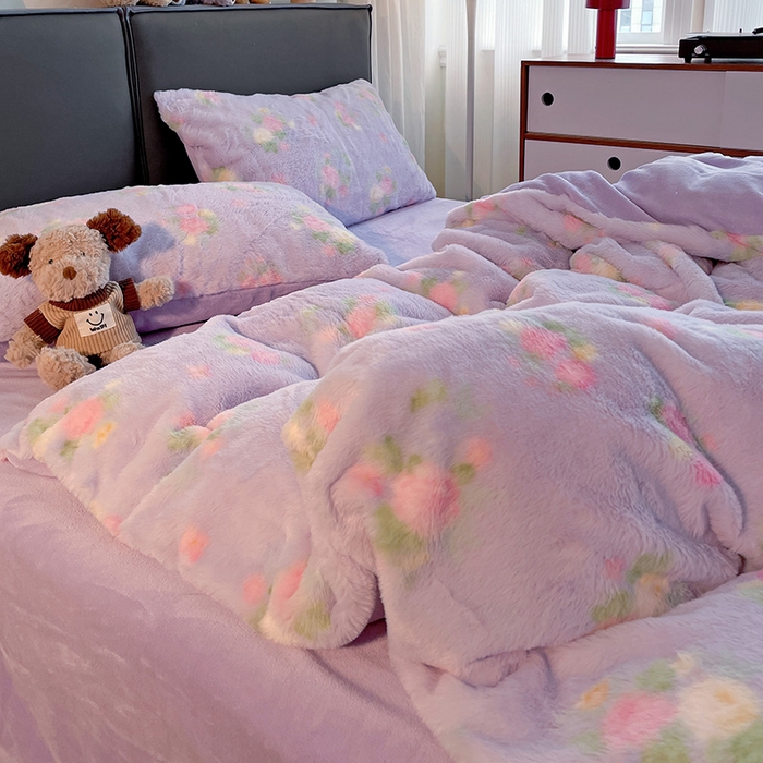 91家纺网 家纺一手货源 找家纺 金梦拉 2025直播爆款A类加厚兔绒印花系列四件套 豆蔻紫